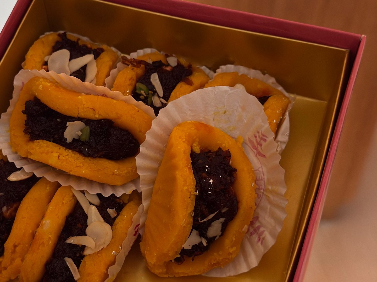 khoya gulkand gujiya